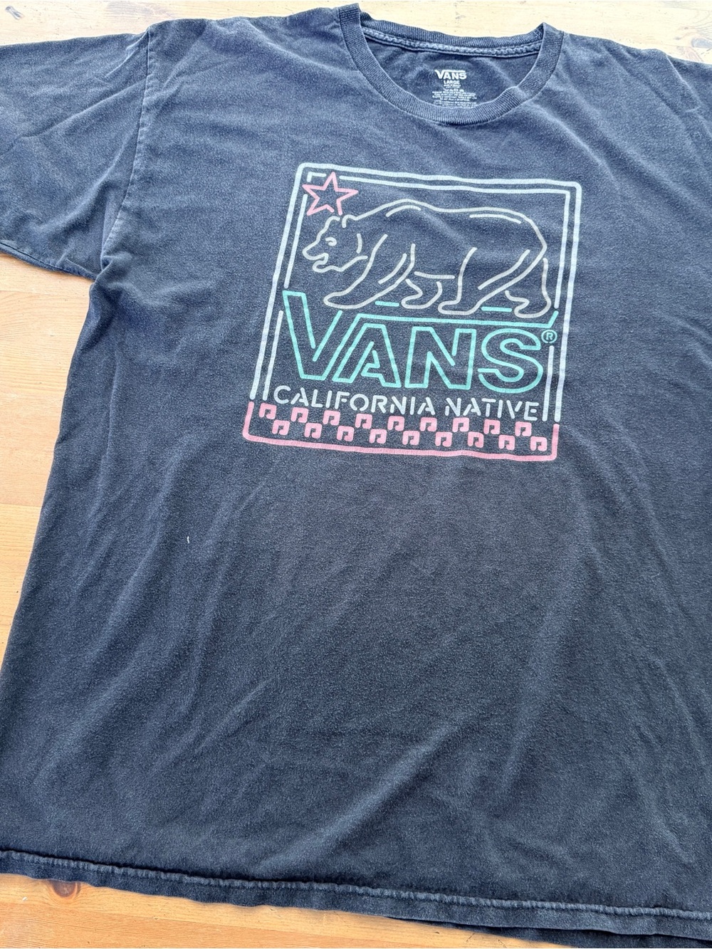 VANS California Native Bear Graphic T-Shirt Black Neon Men's Large Short Sleeve